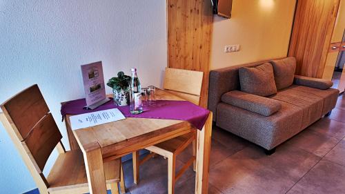 neubau_tisch__couch